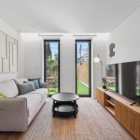 Private Garden Oasis, A Charming Flat In Bonfim شقة