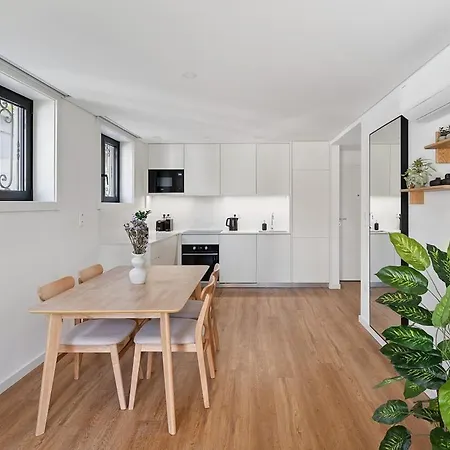 Apartment Private Garden Oasis, A Charming Flat In Bonfim Fouto