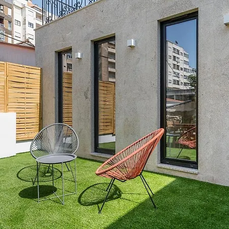 Private Garden Oasis, A Charming Flat In Bonfim * Fouto