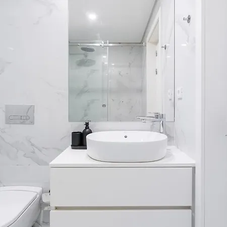 Apartment Private Garden Oasis, A Charming Flat In Bonfim