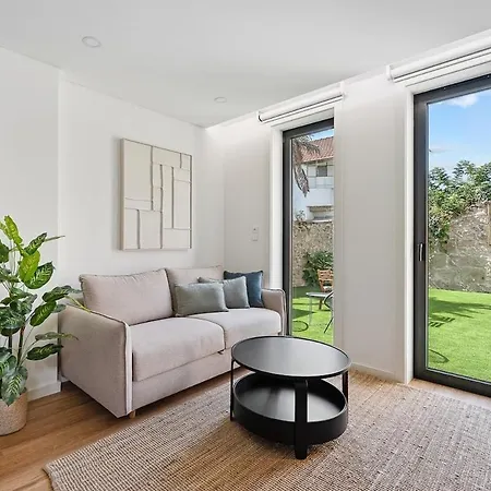 Apartment Private Garden Oasis, A Charming Flat In Bonfim *