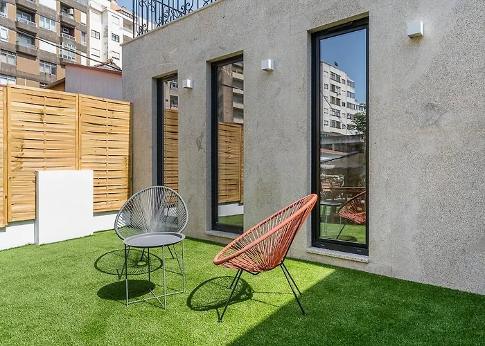 Private Garden Oasis, A Charming Flat In Bonfim * Fouto