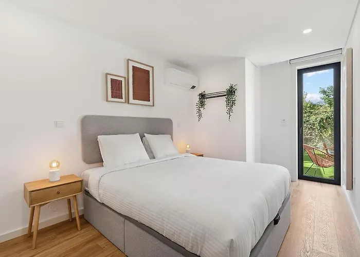 Private Garden Oasis, A Charming Flat In Bonfim *