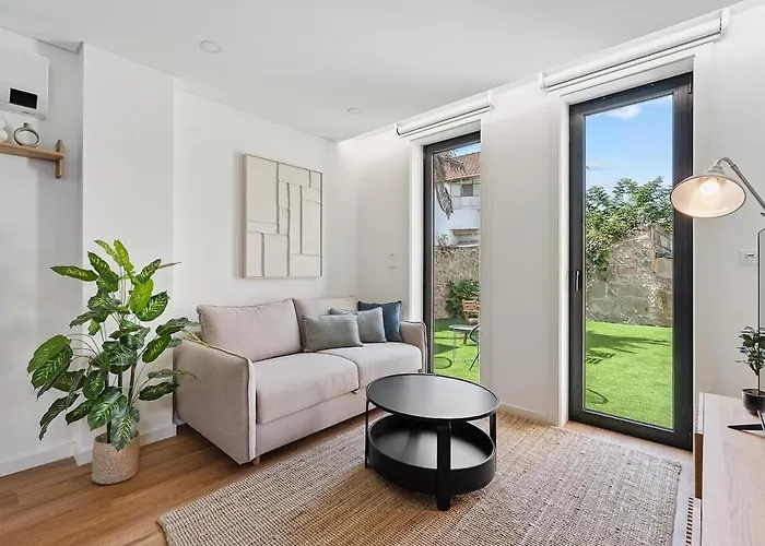 Private Garden Oasis, A Charming Flat In Bonfim